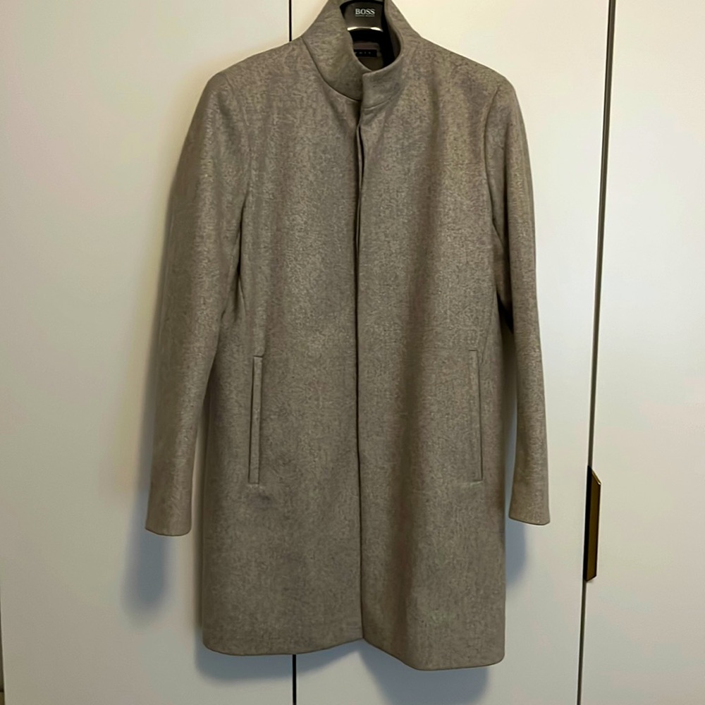 Gorgeous men’s Theory wool overcoat in light grey, size large